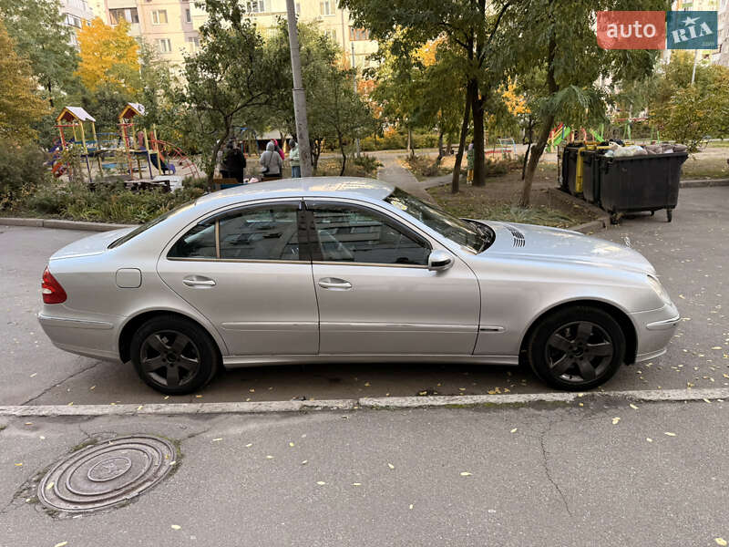 Седан Mercedes-Benz E-Class 2004 в Киеве