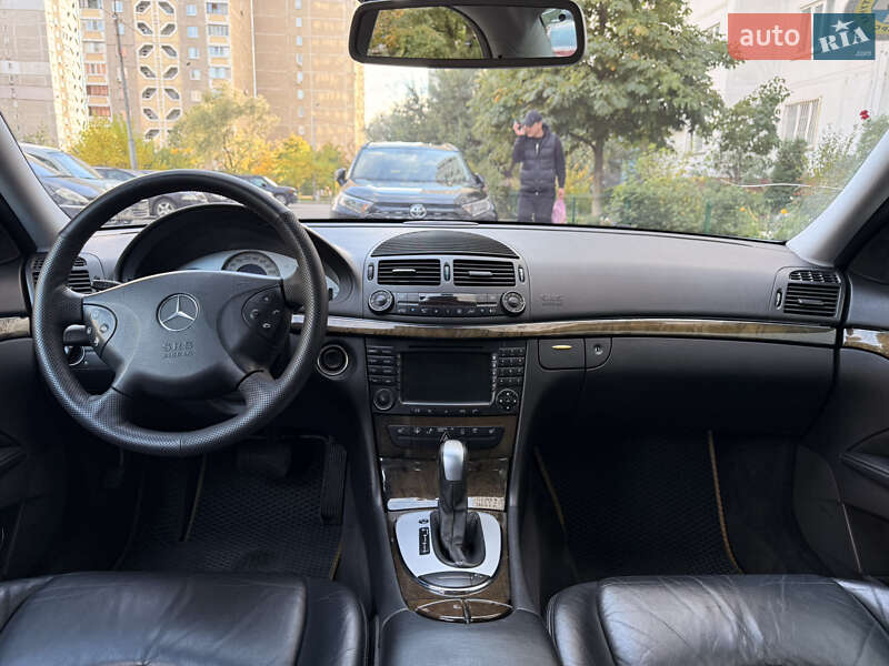 Седан Mercedes-Benz E-Class 2004 в Киеве