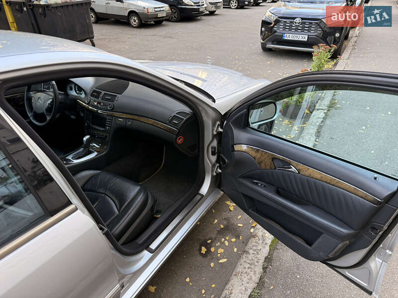 Седан Mercedes-Benz E-Class 2004 в Киеве