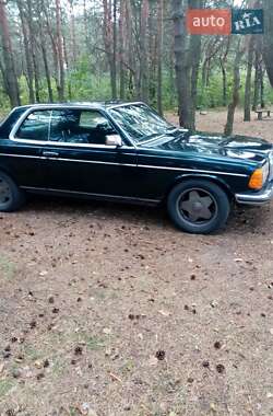 Купе Mercedes-Benz E-Class 1979 в 