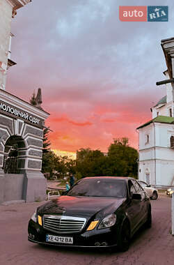 Седан Mercedes-Benz E-Class 2010 в Днепре