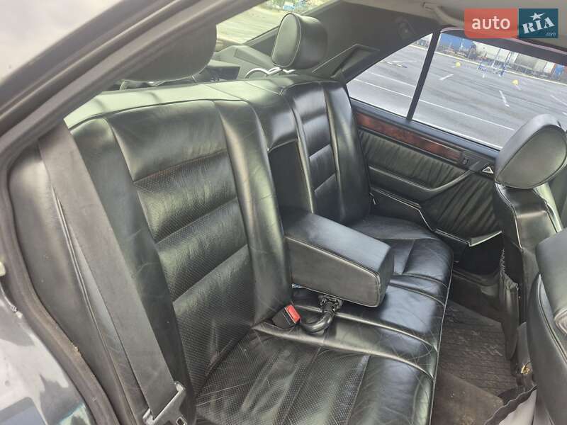 Седан Mercedes-Benz E-Class 1993 в Києві фото 20 Седан Mercedes-Benz E-Class 1993 в Києві