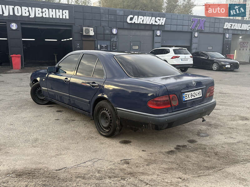 Седан Mercedes-Benz E-Class 1999 в Києві