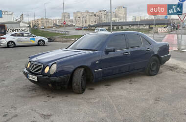 Седан Mercedes-Benz E-Class 1999 в  фото 8 Седан Mercedes-Benz E-Class 1999 в