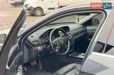 Седан Mercedes-Benz E-Class 2011 в  фото 22 Седан Mercedes-Benz E-Class 2011 в