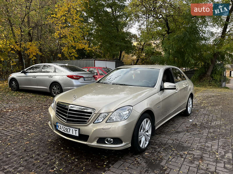 Седан Mercedes-Benz E-Class 2011 в Києві