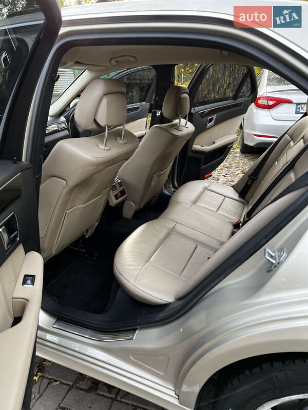 Седан Mercedes-Benz E-Class 2011 в Києві