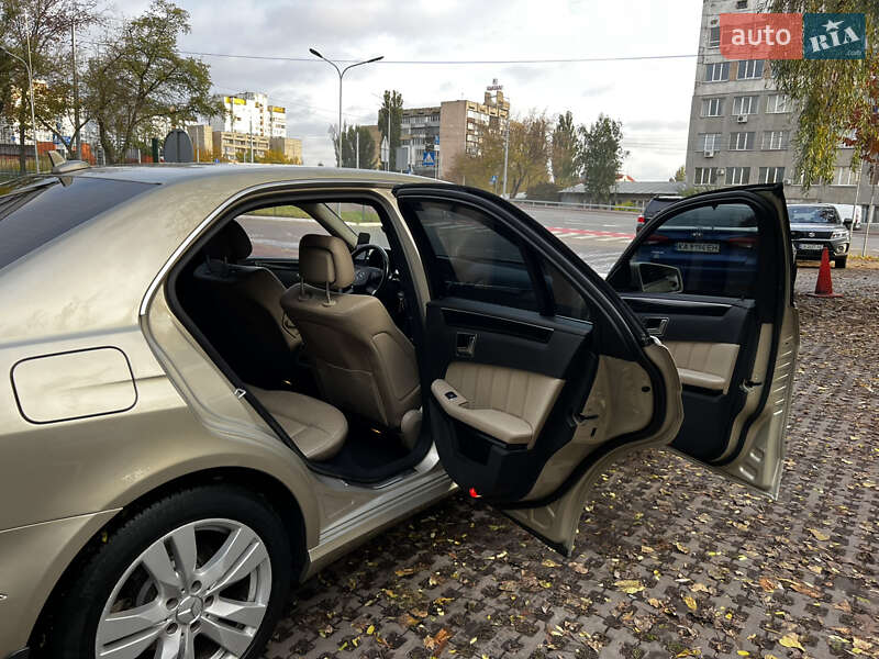 Седан Mercedes-Benz E-Class 2011 в Києві