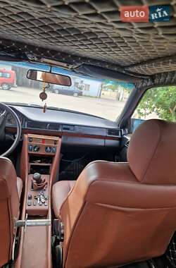 Седан Mercedes-Benz E-Class 1991 в  фото 2 Седан Mercedes-Benz E-Class 1991 в