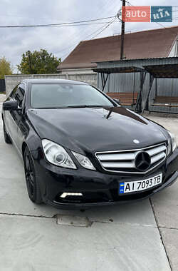 Купе Mercedes-Benz E-Class 2010 в 