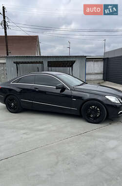 Купе Mercedes-Benz E-Class 2010 в 