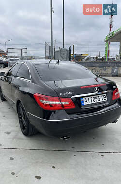 Купе Mercedes-Benz E-Class 2010 в 