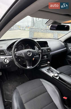 Купе Mercedes-Benz E-Class 2010 в 
