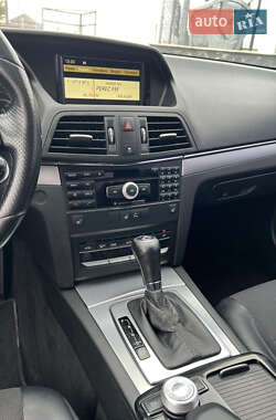 Купе Mercedes-Benz E-Class 2010 в 