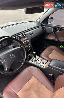 Универсал Mercedes-Benz E-Class 2002 в  фото 15 Универсал Mercedes-Benz E-Class 2002 в