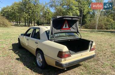 Седан Mercedes-Benz E-Class 1987 в 