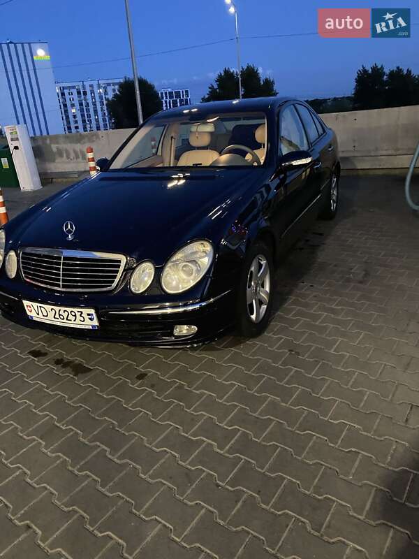Седан Mercedes-Benz E-Class 2003 в Києві