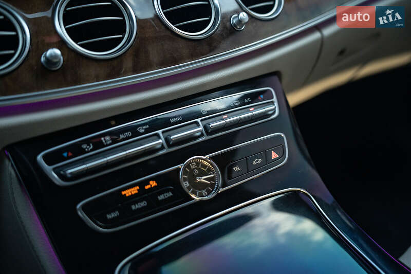 Седан Mercedes-Benz E-Class 2016 в Черновцах