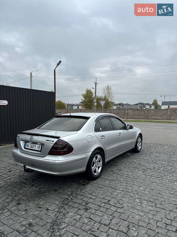 Седан Mercedes-Benz E-Class 2004 в Києві
