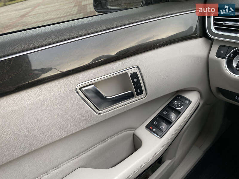 Катафалк Mercedes-Benz E-Class 2013 в Млиніві