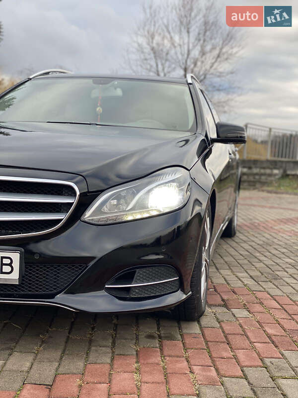 Катафалк Mercedes-Benz E-Class 2013 в Млиніві