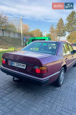 Седан Mercedes-Benz E-Class 1990 в 