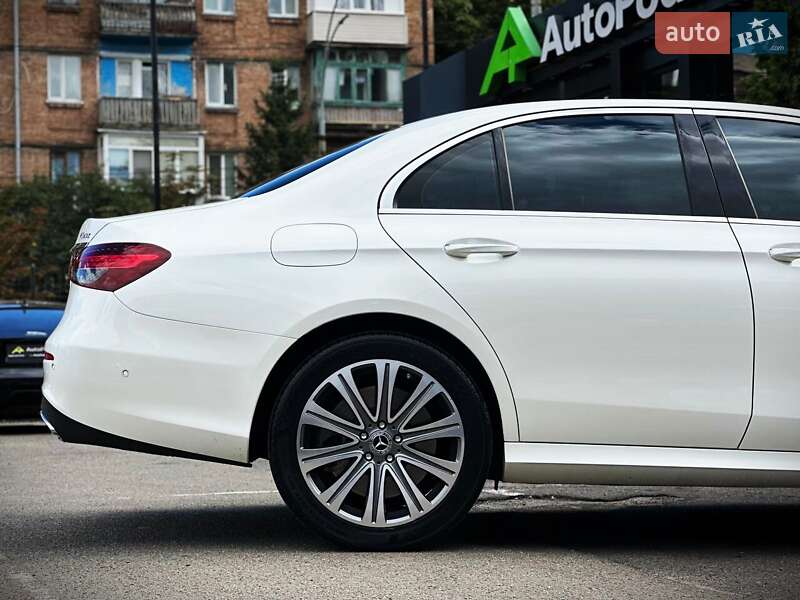 Седан Mercedes-Benz E-Class 2022 в Киеве