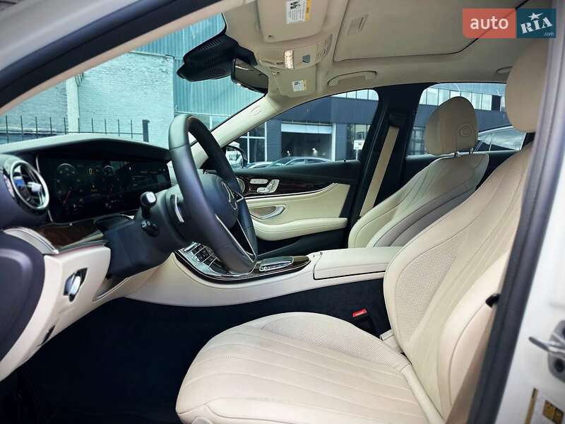 Седан Mercedes-Benz E-Class 2022 в Киеве