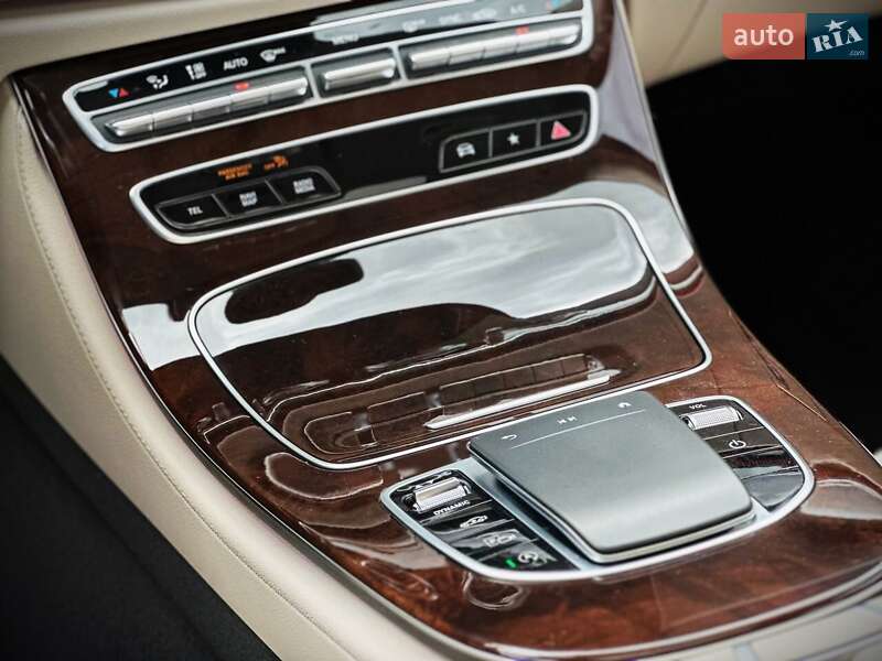 Седан Mercedes-Benz E-Class 2022 в Киеве