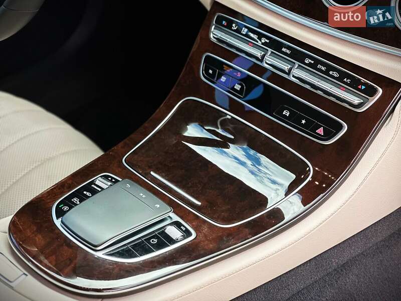 Седан Mercedes-Benz E-Class 2022 в Киеве