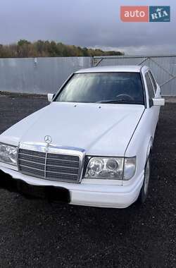 Седан Mercedes-Benz E-Class 1985 в  Седан Mercedes-Benz E-Class 1985 в
