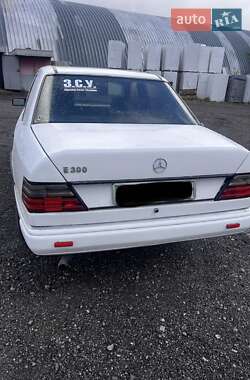 Седан Mercedes-Benz E-Class 1985 в  фото 4 Седан Mercedes-Benz E-Class 1985 в