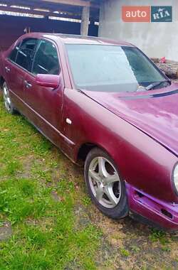 Седан Mercedes-Benz E-Class 1996 в Емильчине