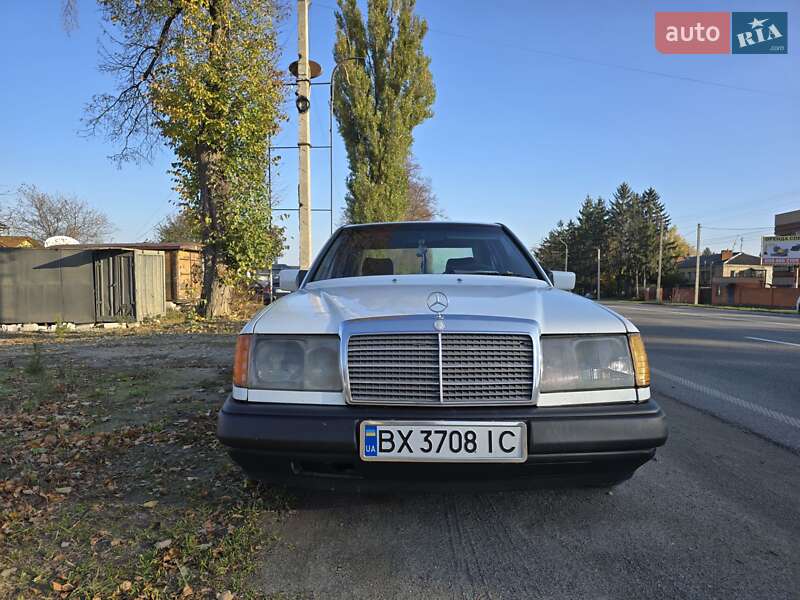 Mercedes-Benz E-Class 1988 Mercedes-Benz E-Class 1988
