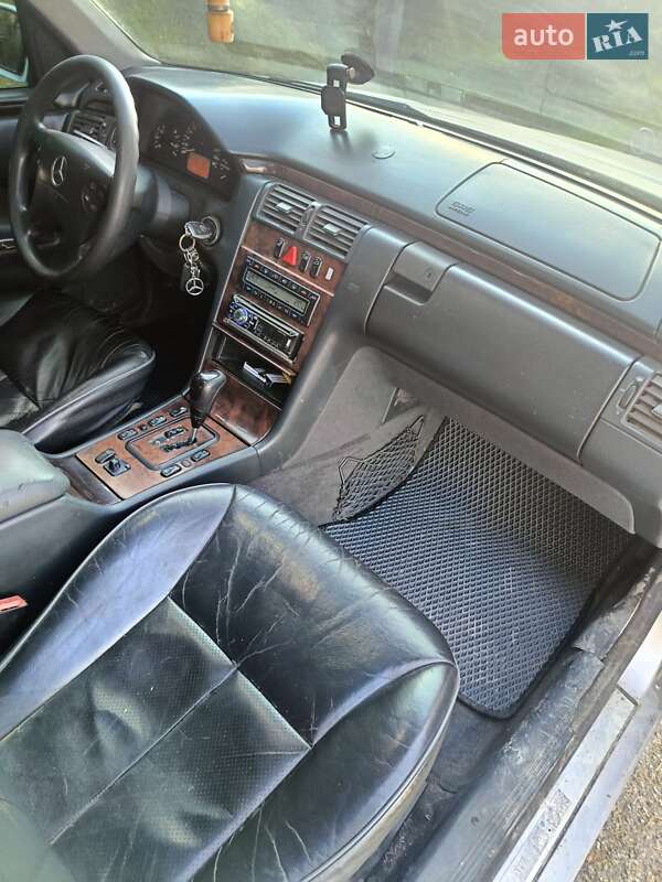 Седан Mercedes-Benz E-Class 2000 в Тернополе