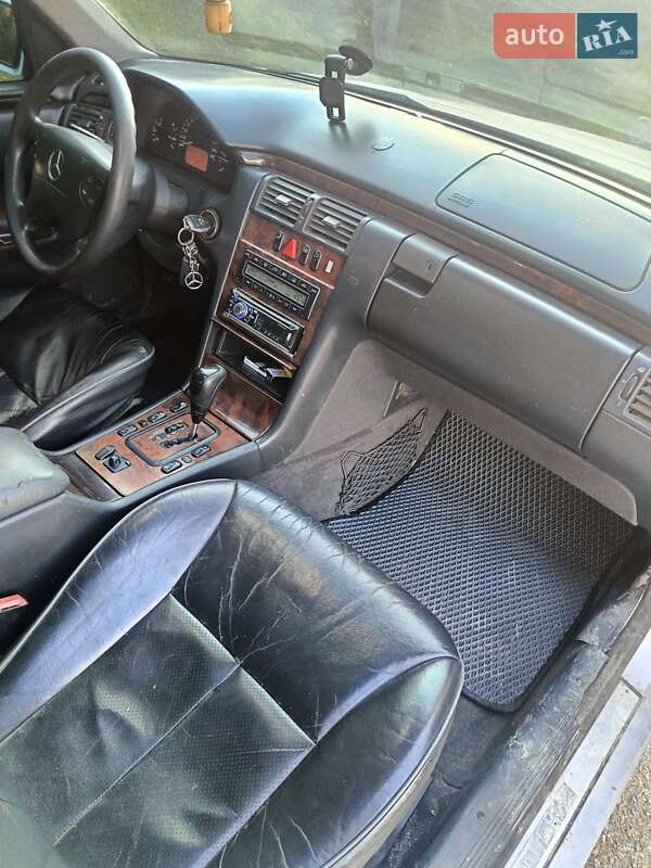 Седан Mercedes-Benz E-Class 2000 в Тернополе