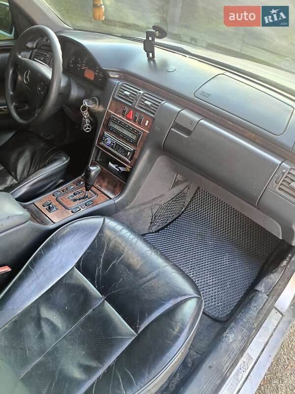 Седан Mercedes-Benz E-Class 2000 в Тернополе