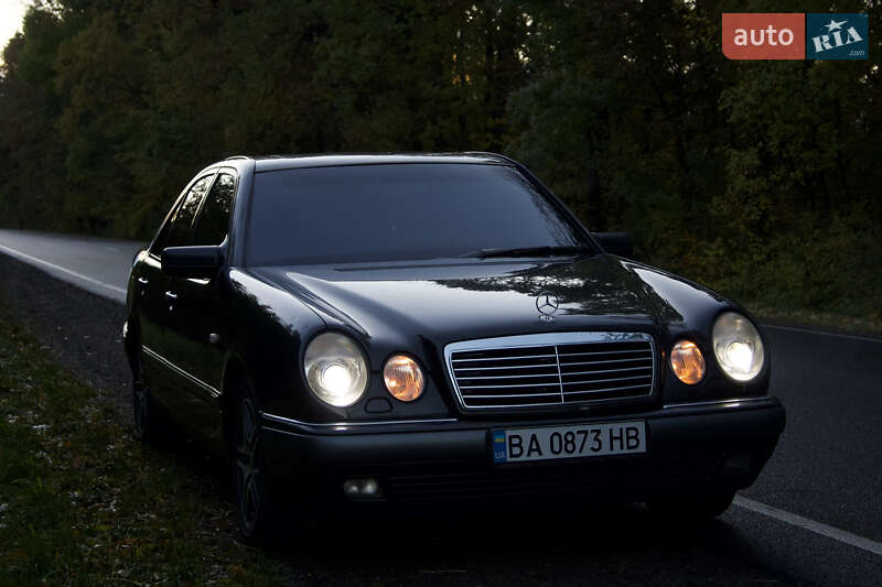 Mercedes-Benz E-Class 1995