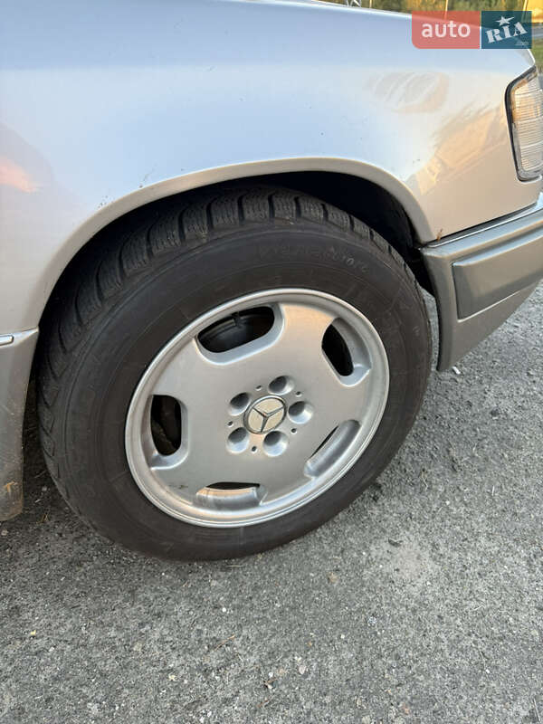 Седан Mercedes-Benz E-Class 1995 в Києві