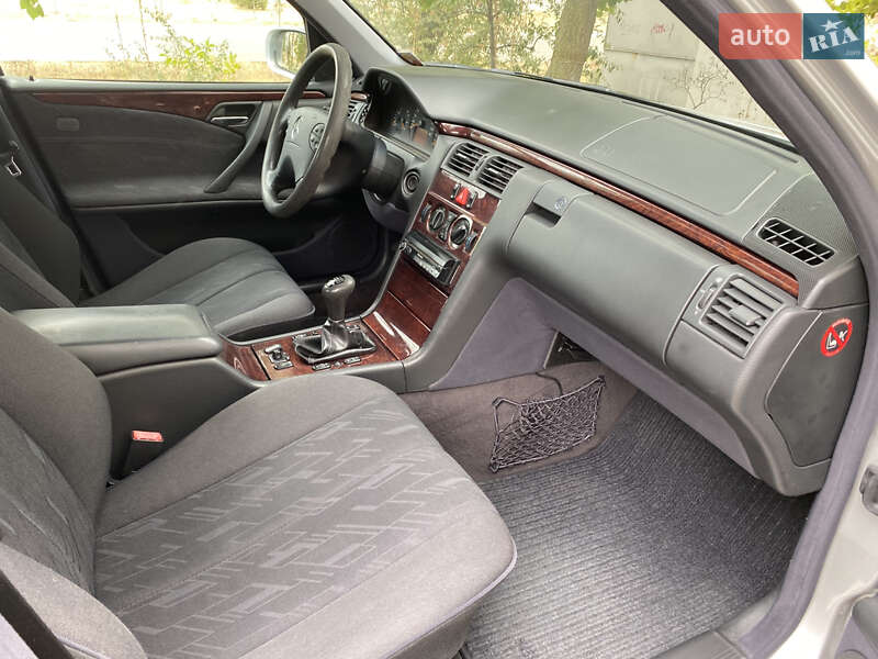Седан Mercedes-Benz E-Class 2000 в Белгороде-Днестровском фото 11 Седан Mercedes-Benz E-Class 2000 в Белгороде-Днестровском