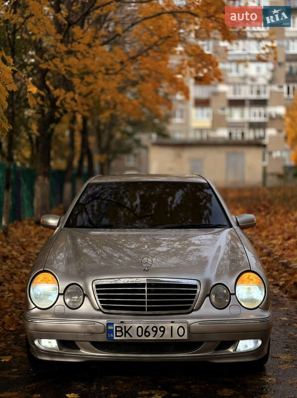 Седан Mercedes-Benz E-Class 1999 в Вараше