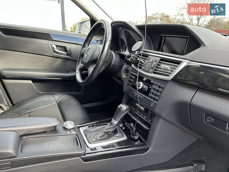 Седан Mercedes-Benz E-Class 2010 в Бершади фото 61 Седан Mercedes-Benz E-Class 2010 в Бершади