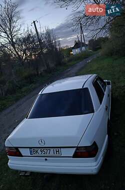 Седан Mercedes-Benz E-Class 1988 в Ровно