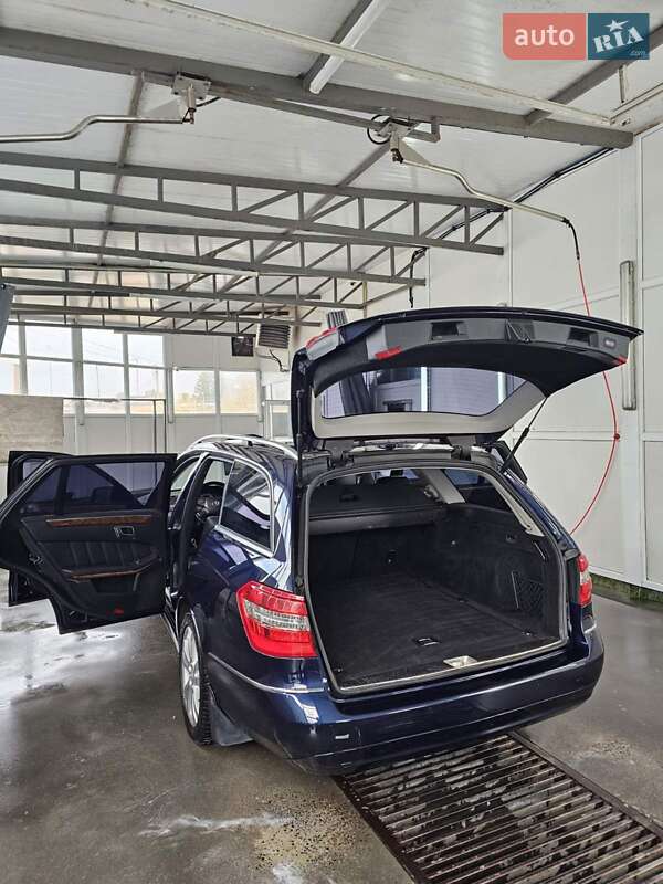 Универсал Mercedes-Benz E-Class 2012 в Львове