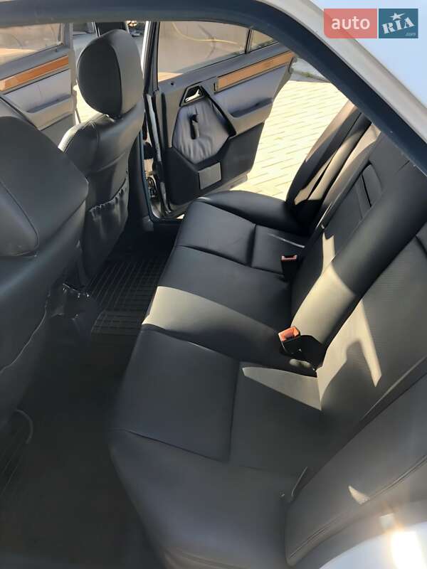 Седан Mercedes-Benz E-Class 1987 в Буштино фото 4 Седан Mercedes-Benz E-Class 1987 в Буштино