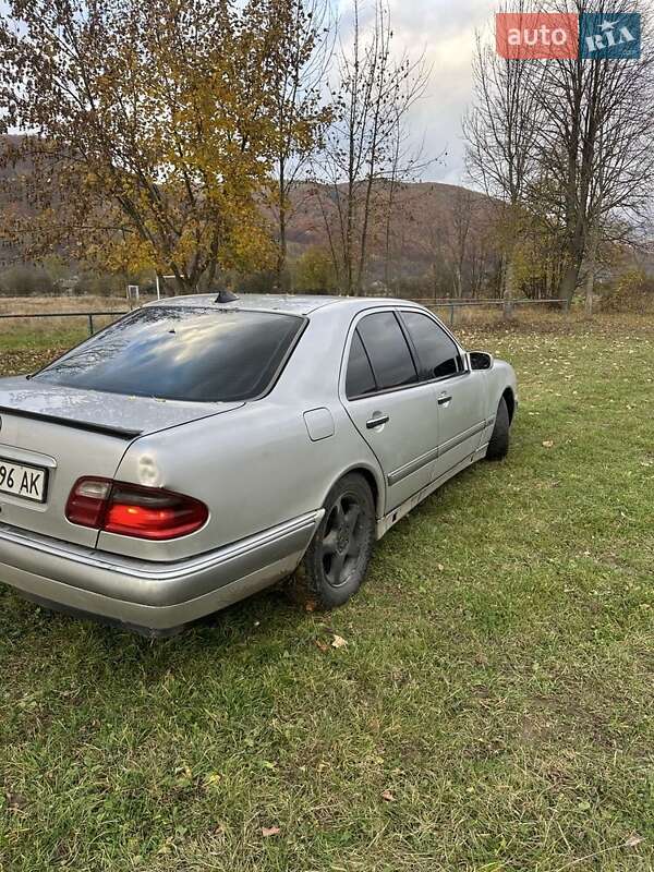 Седан Mercedes-Benz E-Class 1999 в Ужгороді фото 3 Седан Mercedes-Benz E-Class 1999 в Ужгороді