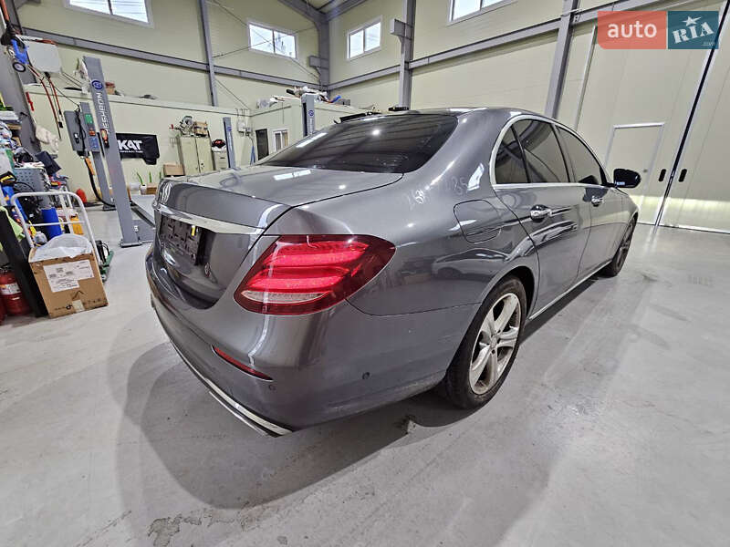 Седан Mercedes-Benz E-Class 2017 в Львові