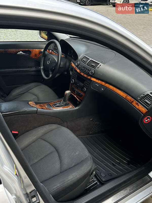 Седан Mercedes-Benz E-Class 2004 в Ивано-Франковске