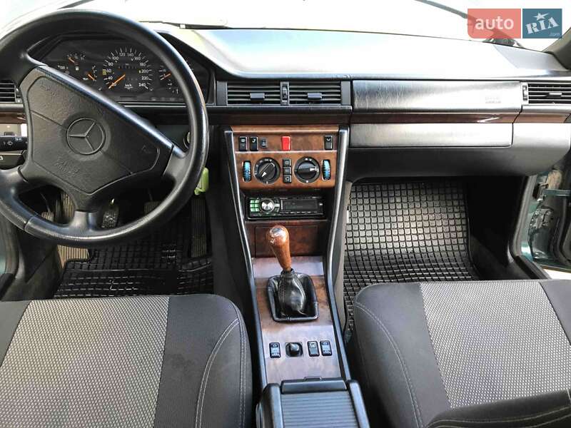 Седан Mercedes-Benz E-Class 1994 в Чернівцях