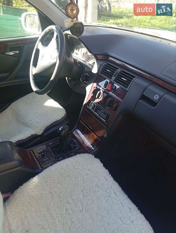 Седан Mercedes-Benz E-Class 2001 в Черновцах фото 4 Седан Mercedes-Benz E-Class 2001 в Черновцах